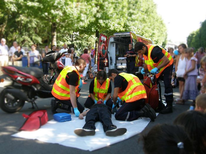 exercice pratique d'intervention des pompiers sur un accident de la route