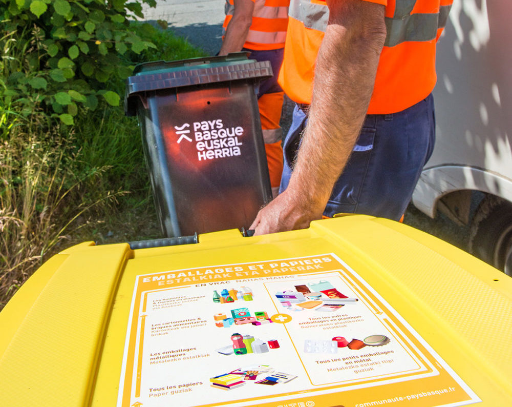 Distribution prochaine de bacs Fini les sacs et caissettes ! - Hendaye